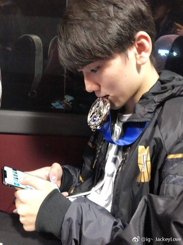 关于JackeyLove赛事官方发布高光表现新规，切尔西争议不断！的信息