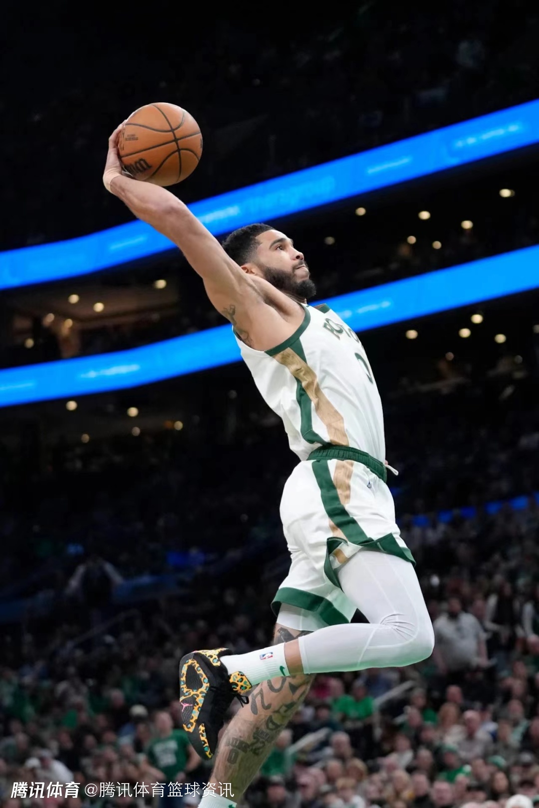 Kaiyun-关于塔图姆连续十场比赛得分超过高光表现，勇士挑战极限！的信息